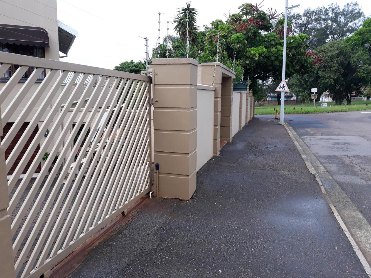Joan'S Bed And Breakfast Durban Bagian luar foto